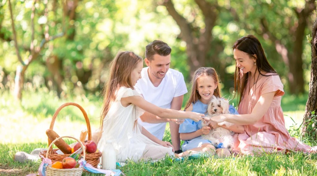 Minivacanța de 1 Mai 2026: câte zile libere au angajații în total