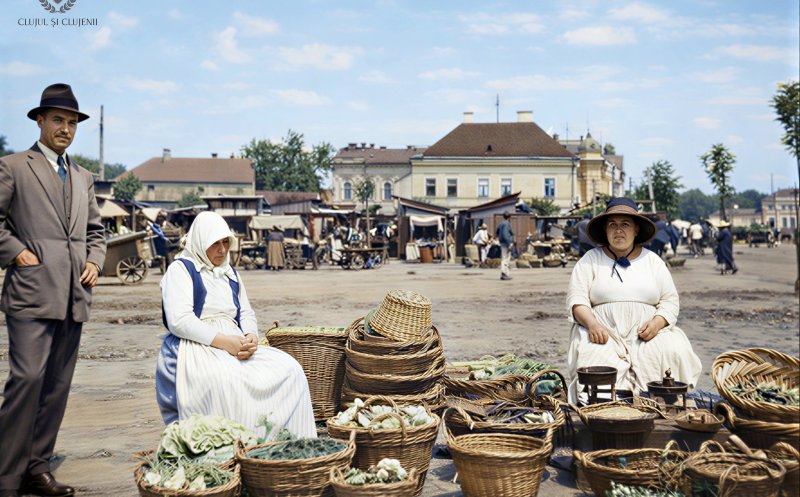 Hoștezence vânzându-și produsele în Piața Mihai Viteazu