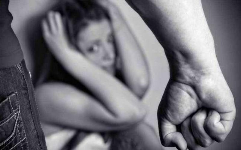 Caz șocant într-o localitate din Cluj: femeie agresată brutal și ținută cu forța în locuință. Agresorul, arestat preventiv