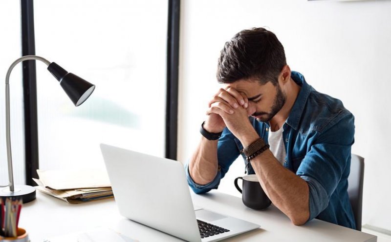 Stai prea mult pe scaun? Trucul extrem de simplu care îți poate reduce riscul de îmbolnăvire și deces prematur