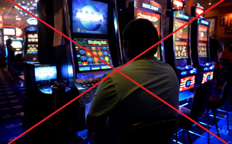 „Domnule Emil Boc, interziceți jocurile de noroc în orașul nostru!”. Aproape 14.000 de oameni au semnat o petiție pentru eliminarea păcănelelor din Cluj-Napoca