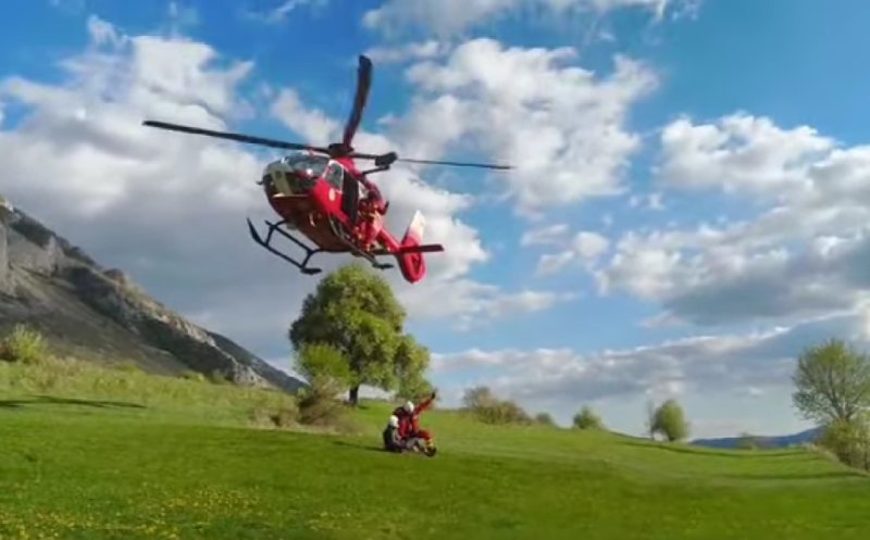 Incident grav: un bărbat din Florești s-a prăbușit cu deltaplanul după ce s-a agățat de un copac. SMURD-ul a intervenit