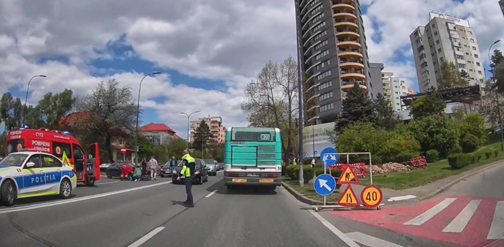 Accident în lanț pe Calea Florești din Cluj: motociclist de 31 de ani, rănit și dus de urgență la spital după impactul cu două mașini