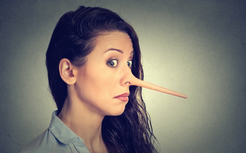 Psihologii explică gestul care poate trăda o minciună în conversații