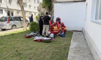 A MURIT după ce a fost surprins de un acoperiș smuls de vânt