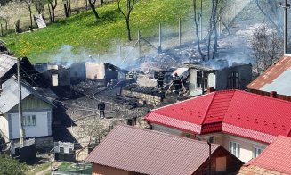 INCENDIU DEVASTATOR în Soveja: 32 de gospodării distruse de foc / Intervenție uriașă cu peste 400 de pompieri, jandarmi și polițiști