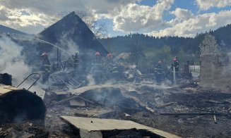 INCENDIU DEVASTATOR în Soveja: 32 de gospodării distruse de foc / Intervenție uriașă cu peste 400 de pompieri, jandarmi și polițiști