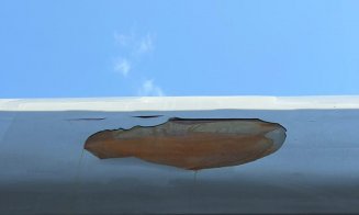 Deja înapoi în reparații: vagonul bar-bistro modernizat la Cluj, „lovit” de rugină după 4 luni de la livrare