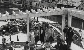 Tineri pe Cetățuie, probabil studenți, anul 1966