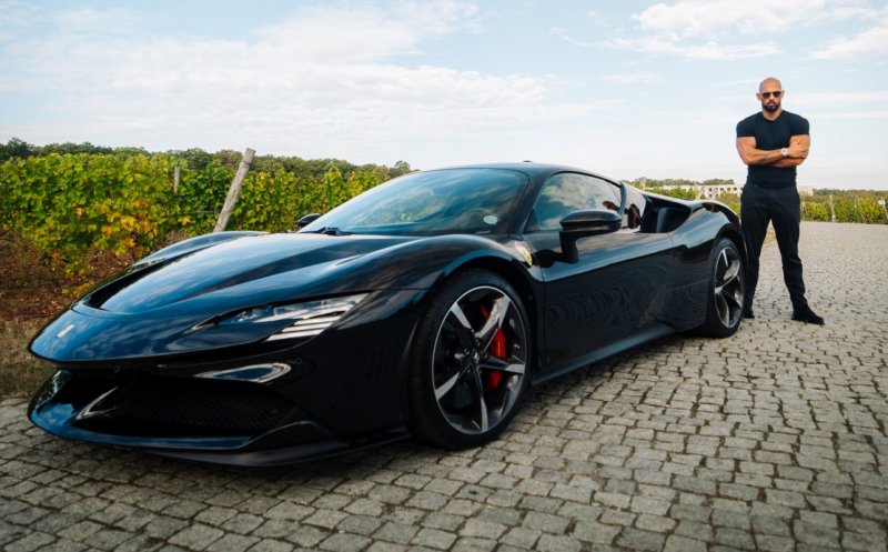 Degeaba l-a prins Poliția pe Andrew Tate cu aproape 200 la oră și i-a luat carnetul, dacă Judecătoria l-a pus înapoi la volan în următoarea zi