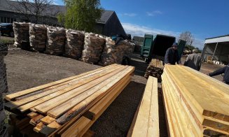 Ghinion pentru un bunic cu dubă! L-au tras pe dreapta în miez de noapte și i-au găsit lemne „în plus”