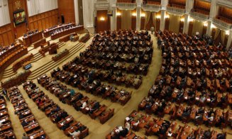 Moțiune de cenzură. UDMR avertizează: "Iresponsabilitate să destitui un guvern fără să vii cu soluţii" / "Obligație morală să oferi alternative înainte de a arunca în aer o guvernare"