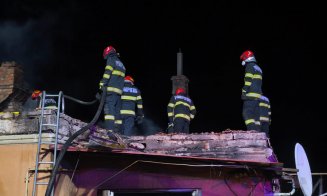 INCENDIU uriaș în Chinteni noaptea trecută / Au intervenit și paramedicii SMURD / De la ce a pornit focul