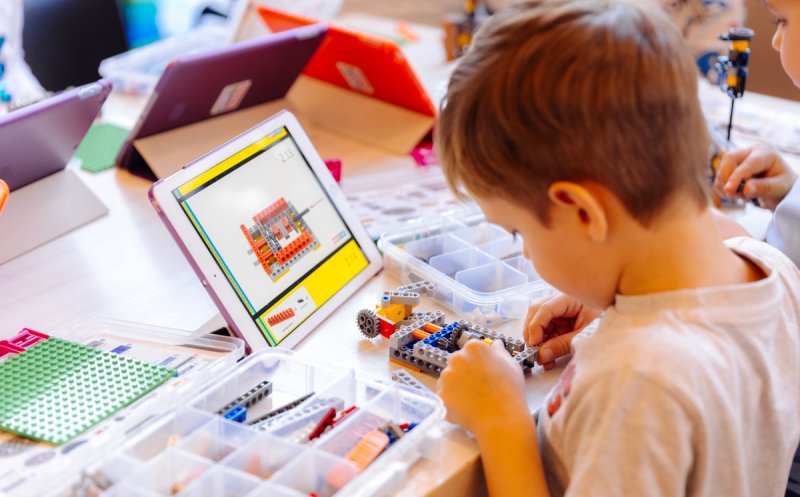 Surprize pentru copii la Iulius Mall Cluj: ateliere creative Minecraft și personaje Disney