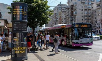 Furt sub ochii călătorilor. Minor de 17 ani, încătușat după ce a profitat de neatenția unei femei într-un autobuz din Cluj-Napoca