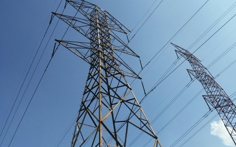 Un mare furnizor de energie oferă curent GRATUIT câteva ore pe zi pentru mii de clienți din România