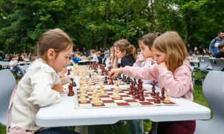 Clujul, capitala șahului românesc pentru o zi - 300 de copii, la concursul de șah din Parcul Central