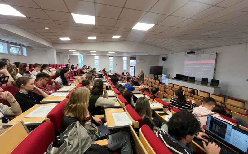 Cât vor să câștige studenții clujeni la primul job. „Un salariu decent ar putea fi 4.000 de lei”