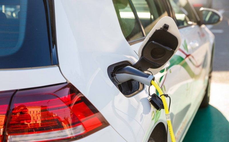 TOP 3 cele mai vândute mașini electrice din România – cine domină piața