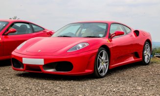 Un român și-a cumpărat Ferrari pe firma de salubritate. ANAF a descoperit evaziune de 18 milioane de lei