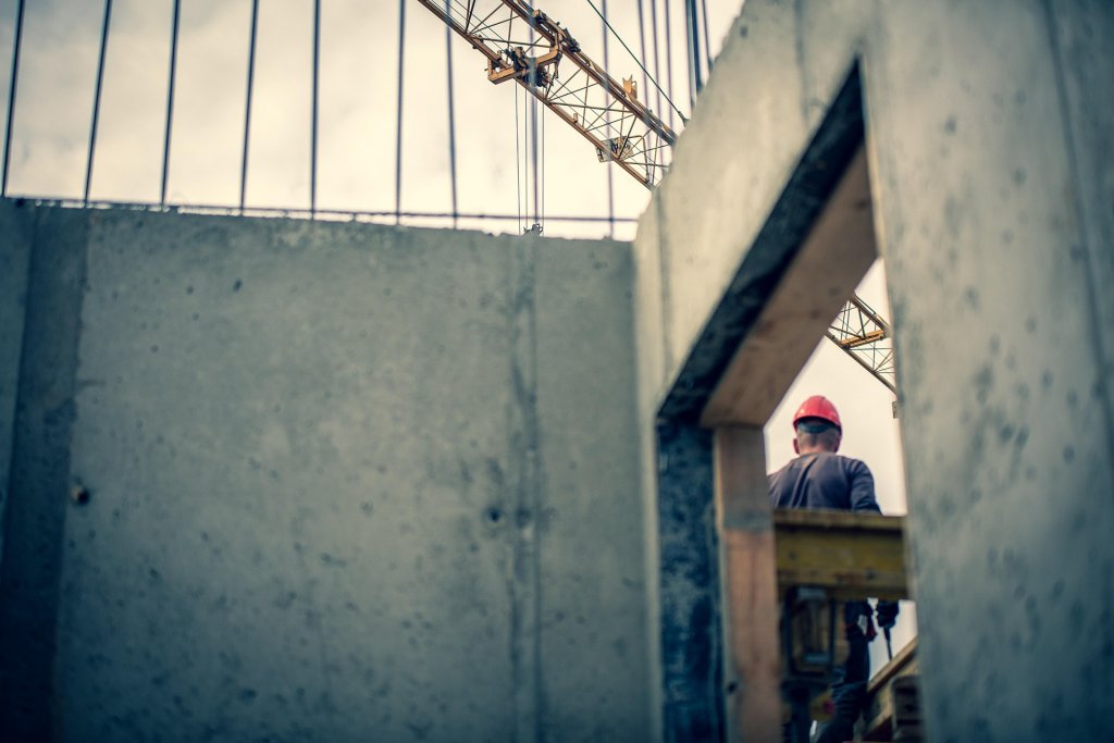 „Riscul de blocaj financiar și chiar de faliment crește semnificativ”: Avertismentul dur pentru 2026 în construcții