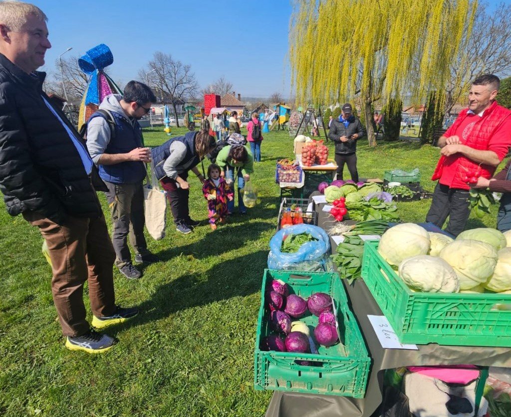 Legume proaspete, dulciuri de casă și preparate la grătar: Jucu devine din nou locul gusturilor locale