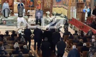Lacrimi și aplauze: actorul Ioan Isaiu a fost condus pe ultimul drum la Dej