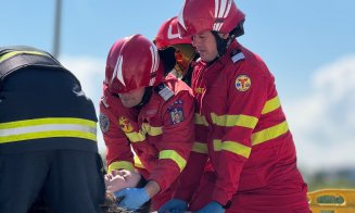 Scene ca într-un dezastru real pe A3, în Cluj. Planul Roșu activat după un accident simulat cu 14 victime și o autocisternă cu acid azotic