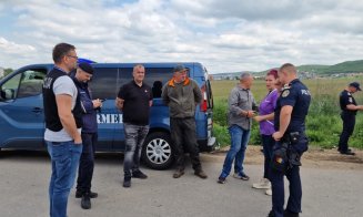 Forțe impresionante mobilizate la Dezmir. Ursul care a băgat spaima în localnici este căutat de zeci de jandarmi și polițiști