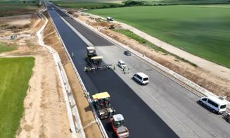 Erbașu asfaltează intens pe acest lot de pe Autostrada Transilvania. Când va fi deschis circulației