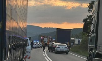 Șoferii blocați în trafic în urma accidentului GRAV din Poieni: ”Traseul ăsta îi foarte periculos... dacă ajungi întreg acasă trebuie să mergi la bise