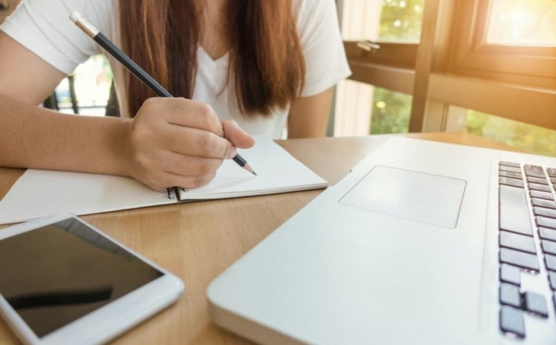 Temele pentru acasă, în vizorul ministrului Educației: „Nu trebuie să exagerăm”
