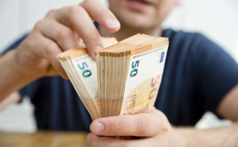 Curs valutar 22 mai 2026: Euro crește. Cum stau dolarul și aurul pe final de săptămână