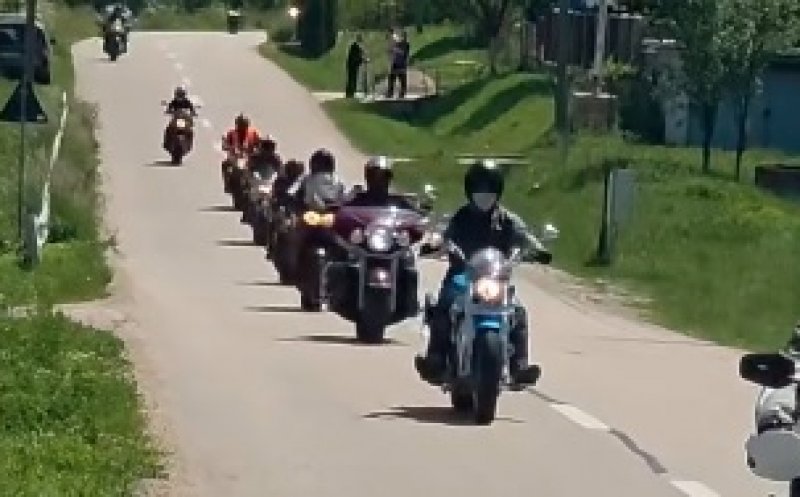 Motocicliștii clujeni l-au condus pe ultimul drum pe Mihai, bărbatul mort în accidentul din Făget