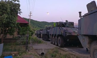 Carambol între blindate militare aproape de Dej: 11 militari răniți după impactul dintre trei transportoare Piranha 5