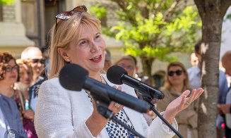 Clujul răsună de serenade! Absolvenții UMF își iau rămas-bun de la anii de facultate