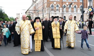 Mii de credincioși au participat la tradiționala Procesiune de Rusalii din centrul Clujului