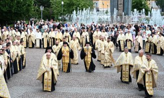 Mii de credincioși au participat la tradiționala Procesiune de Rusalii din centrul Clujului
