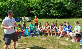 Tabăra din Cluj care crește de la an la an: record de participanți la Moara de Pădure, la tabăra de sporturi montane dedicată elevilor cu deficiențe d