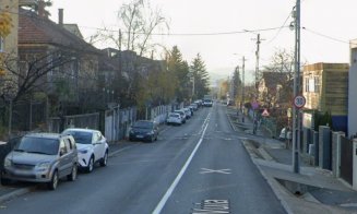 Zeci de mașini au fost vandalizate pe o stradă din cartierul clujean Gruia. Un posibil suspect ar fi fost reținut de poliție
