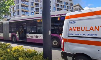 Incident într-un autobuz CTP: trei persoane au ajuns la spital după ce au fost rănite