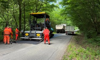 Reparații pe un drum județean dintr-o zonă pitorească a Clujului