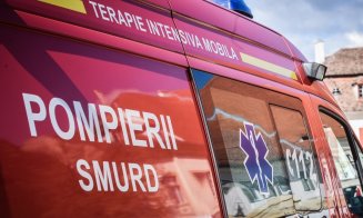 Accident GRAV pe o stradă din Cluj-Napoca! Un bărbat a fost prins între mașină și un gard