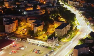 Continuă lucrările de modernizare a iluminatului public în Turda. Așa arată până acum