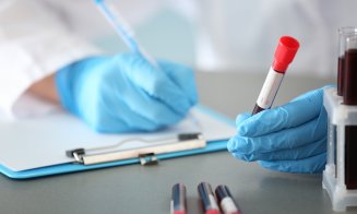 Un simplu test de sânge făcut în sarcină ar putea depista mii de boli genetice fără amniocenteză
