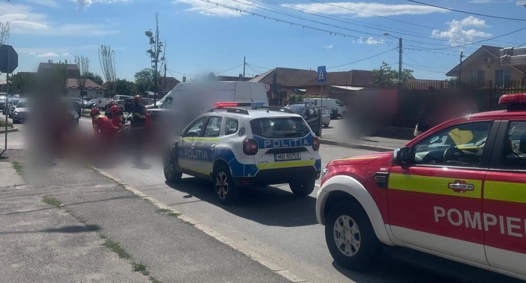 Accident între o motocicletă și un autoturism pe strada Plevnei din Cluj-Napoca. Un tânăr a ajuns la spital