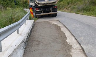 Lucrări pe un drum județean din Cluj. Se astupă gropile