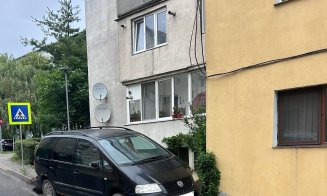 „Vânătoarea” mașinilor abandonate la Dej: Primăria a început ridicarea autoturismelor lăsate în paragină