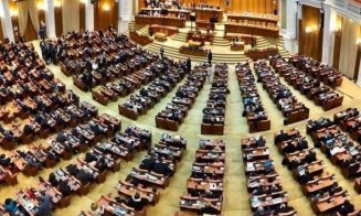 Cum votează parlamentarii Clujului la învestirea Guvernului Veștea: „O mascaradă a democrației” vs. „România are nevoie de un guvern stabil”