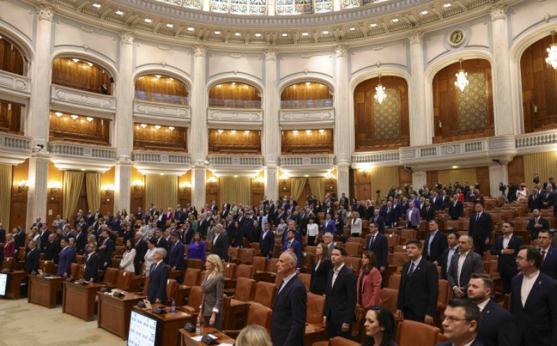 Tensiuni maxime în Parlament: AUR a plecat din sală / Guvernul Veștea, în mare pericol